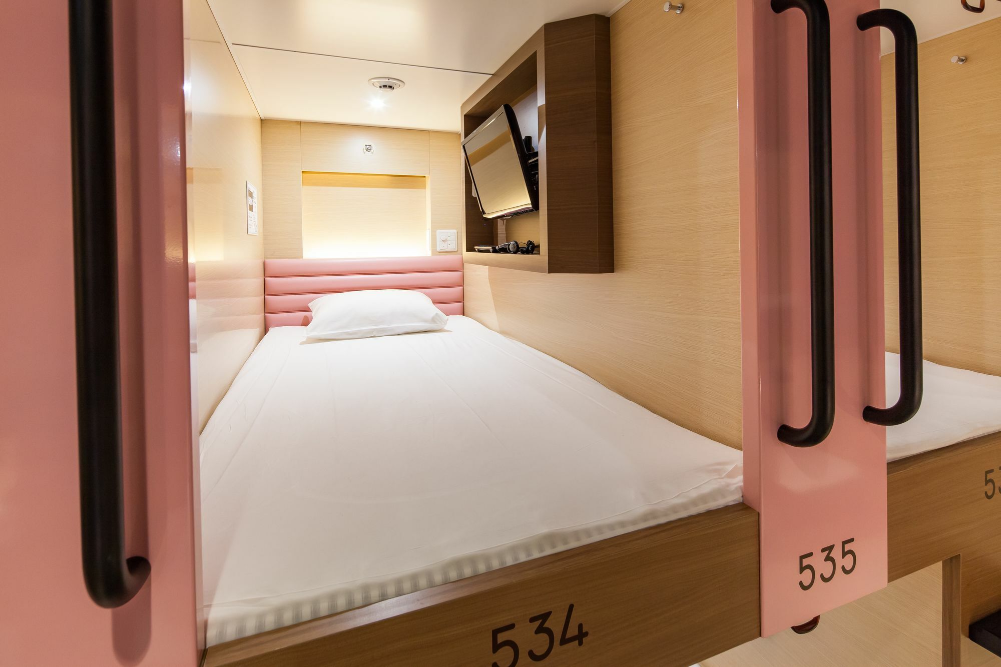 Y'S Cabin Osaka Namba Exterior photo